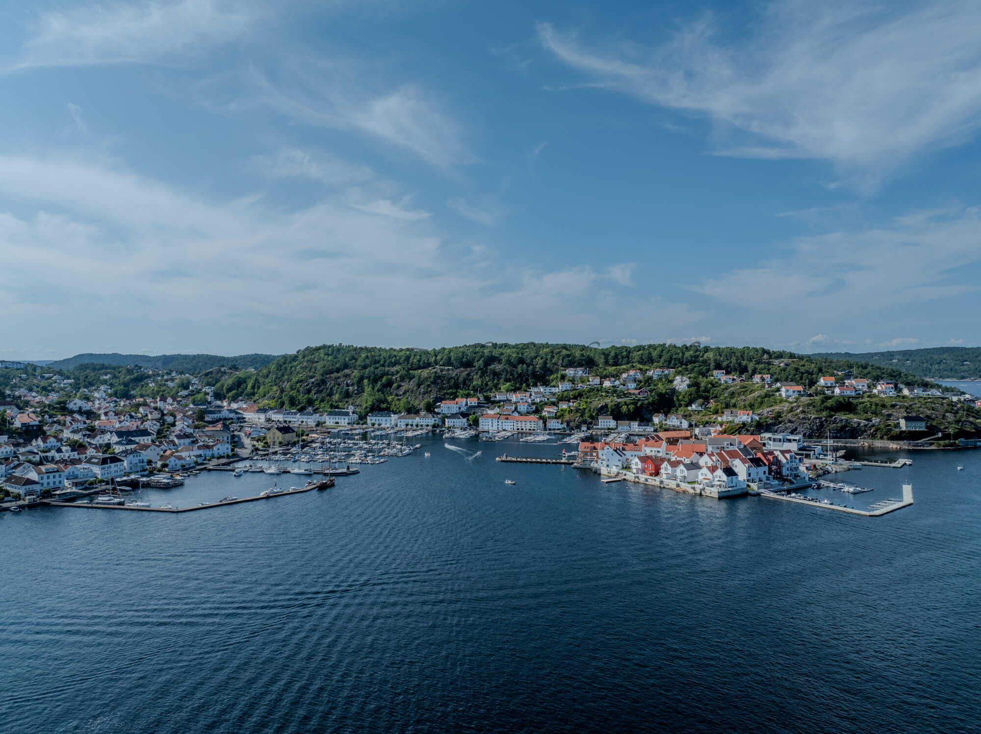 A town with small white houses along a shoreline